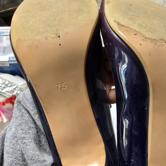 Heels - Picture 3 of 3